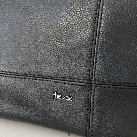 Like New! The Sak DeYoung Hobo Shoulder Bag in Black Leather - Picture 7 of 16